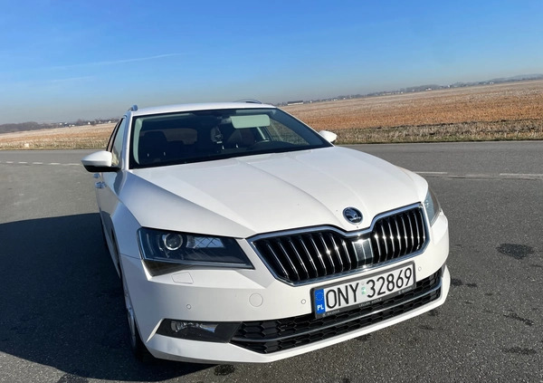 Skoda Superb cena 83000 przebieg: 142500, rok produkcji 2018 z Nysa małe 436